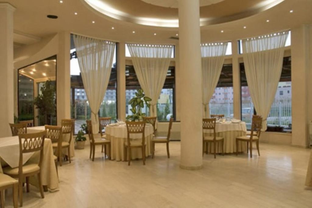 Akropoli Hotel Kryemëdhej Exterior foto
